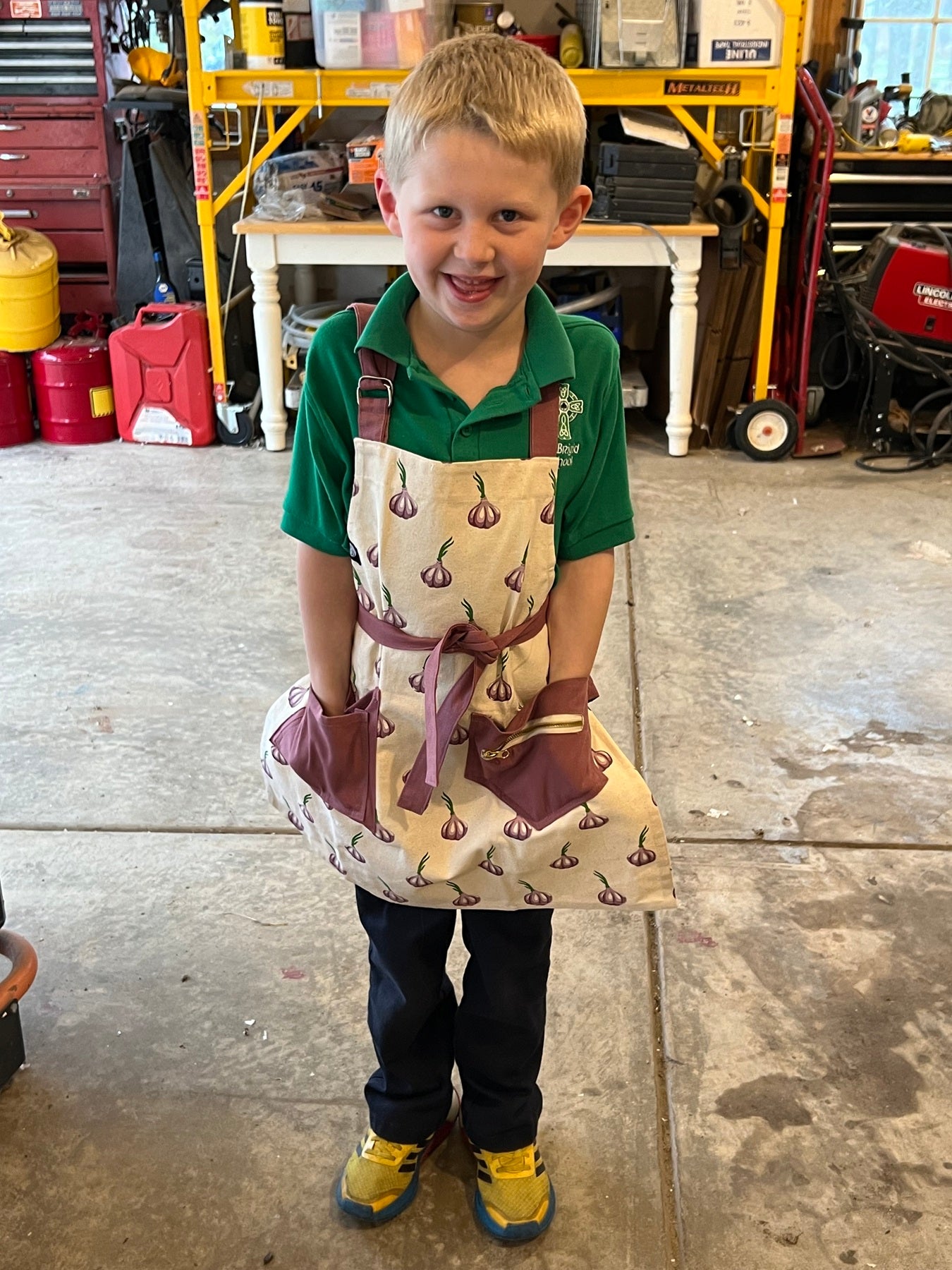 Kid’s Garlic Bulb Apron
