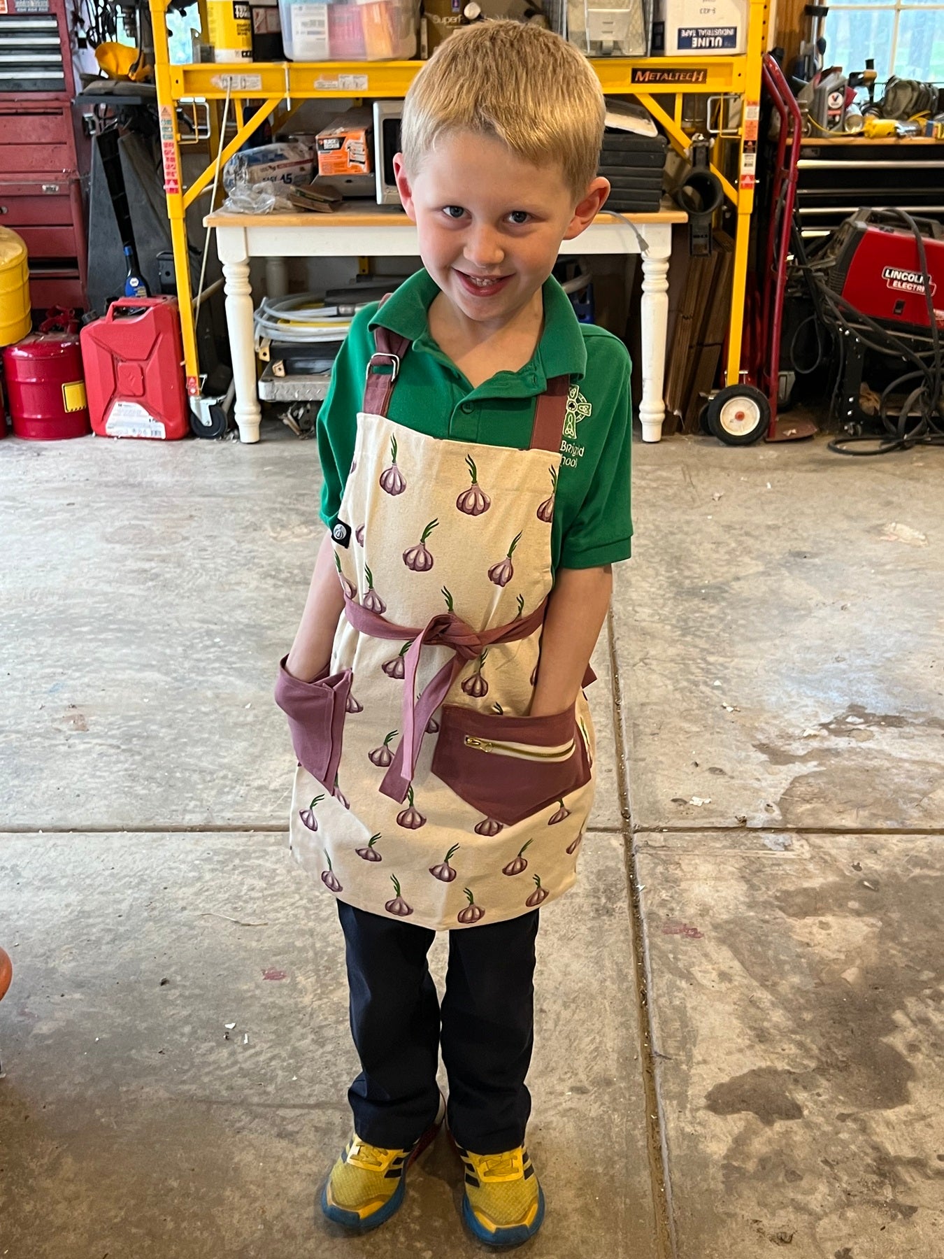 Kid’s Garlic Bulb Apron